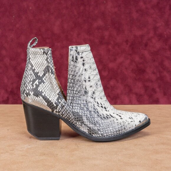Jeffrey Campbell Wmn Cromwell Snake Print Leather Western Cowboy Ankle boots 7.5 - Picture 4 of 8